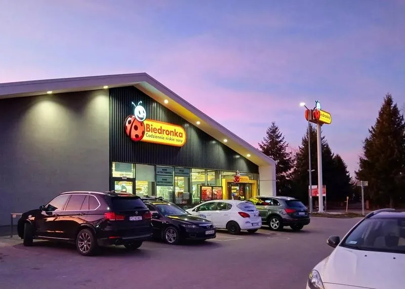 Kiedy możesz zrobić zakupy? Sprawdzamy, od której otwarte są sklepy Biedronka