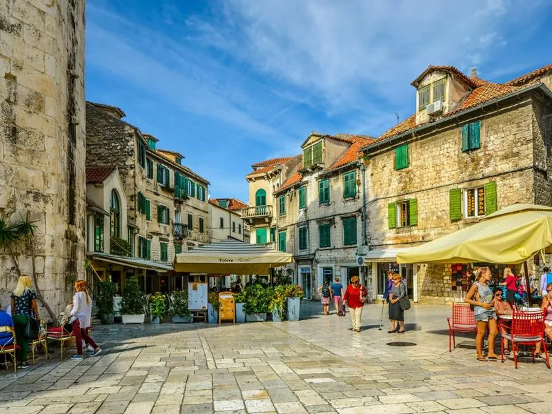 Gdzie w Chorwacji najlepiej robić zakupy? Przewodnik po lokalnych skarbach