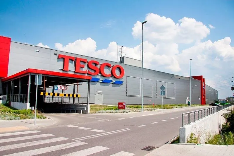 Ile kosztuje dostawa z Tesco przy zakupach online? Odkryj szczegóły!